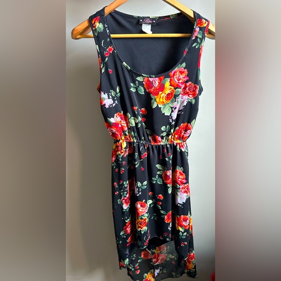 🌟3 for $25 🌟 Floral Cut Out Dress - Picture 1 of 3